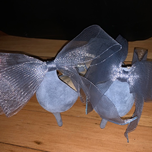 NEW Betsey Johnson Bow Heels - Picture 3 of 3